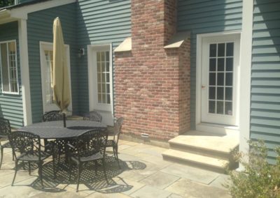 outdoor-patio-with-pavers